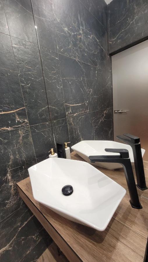 Apartament Zlote Zdzadlo Nikiszowiec คาโตวีตเซ ภายนอก รูปภาพ